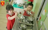 Cận cảnh bữa ăn bán trú của học sinh trong ngày đầu đi học